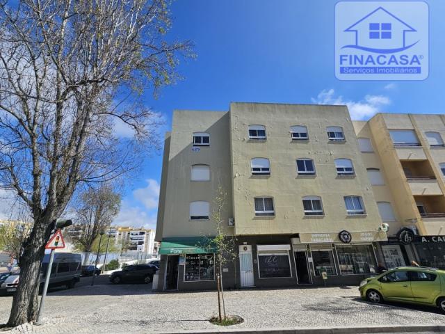 Apartamento T2 com boas áreas e em bom estado de conservação Terroa Setúbal