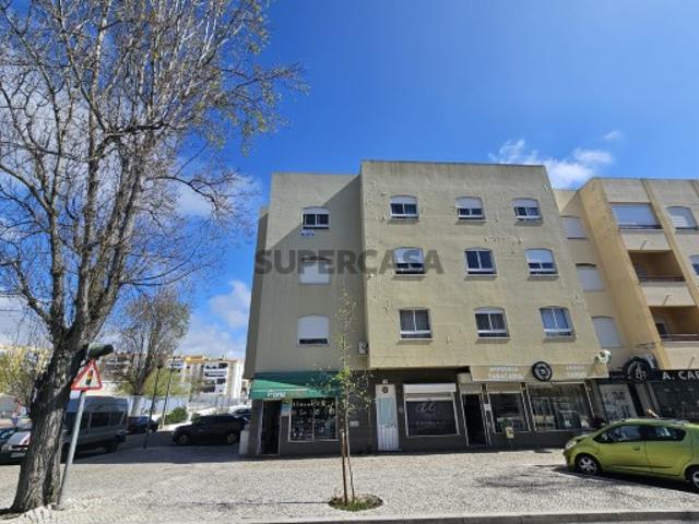 Apartamento T2 com boas áreas e em bom estado de conservação Terroa Setúbal