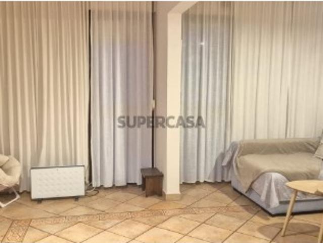 Apartamento t2 com boas áreas recentemente remodelado no Vale da Amoreira