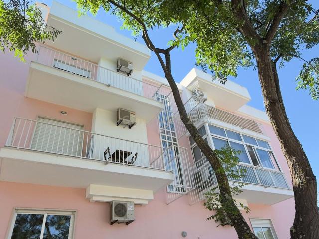 Apartamento T2 com bastante Luz Natural, na Torre da Marinha Seixal