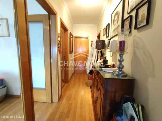 Apartamento T2 com garagem BOX, em Valadares, Vila Nova de Gaia