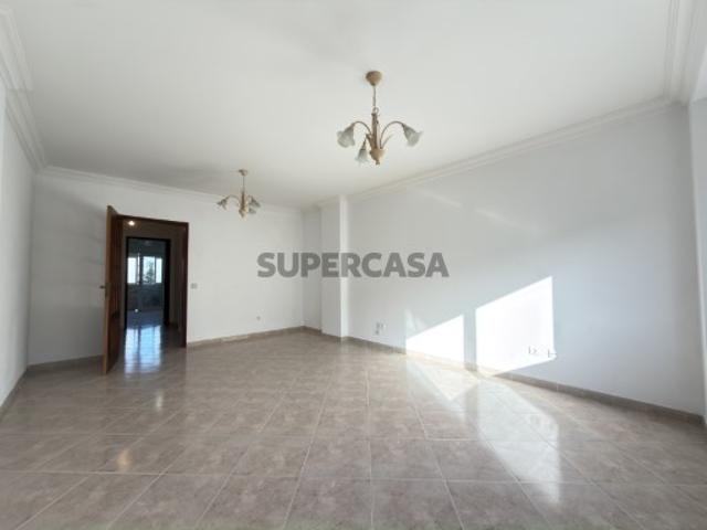 Apartamento T2 com Garagem Box Olhão