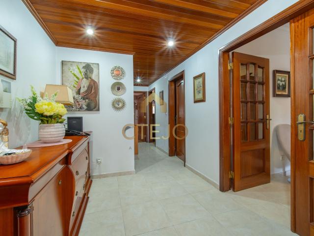 Apartamento T2 com garagem e Marquise