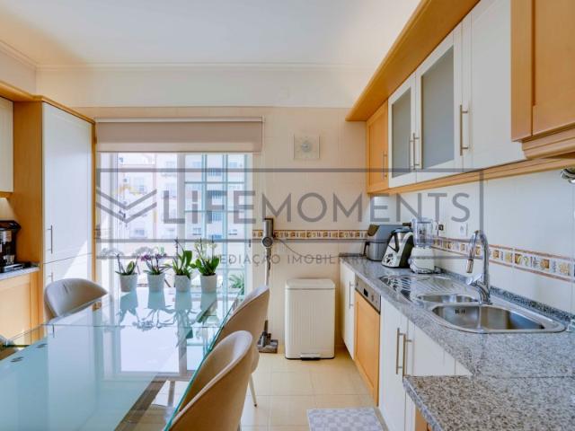 Apartamento T2 com garagem e arrecadação