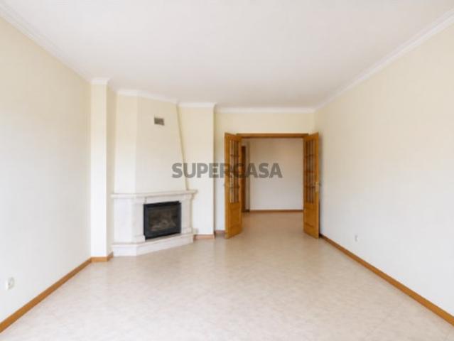 Apartamento T2 com garagem e arrecadação!
