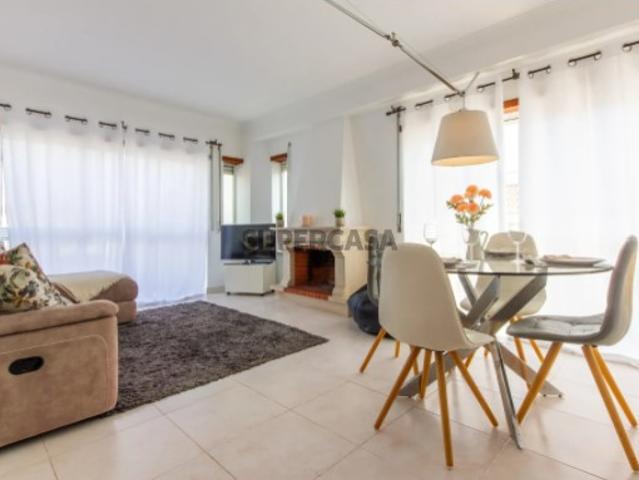 Apartamento T2 com garagem e arrecadação Moderno na Charneca de Caparica, junta á Quinta de Santa Teresa