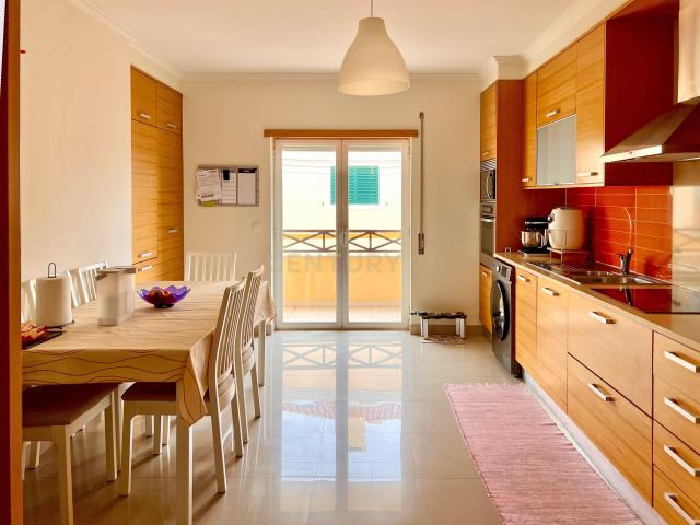 Apartamento T2 com garagem e arrecadação Torres Vedras
