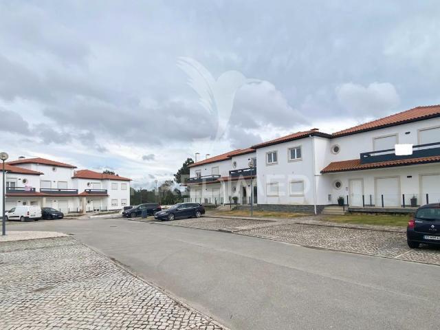 Apartamento T2, com Garagem e Piscina em Salir do Porto