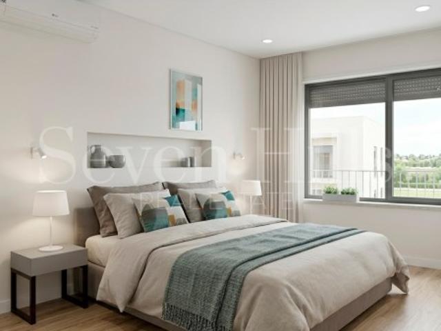 Apartamento T2 com Garagem e Varanda