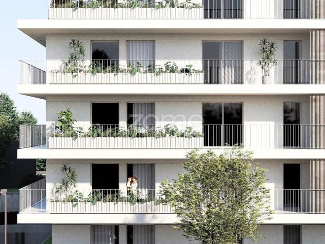Apartamento T2 com garagem e varanda em S. Vicente