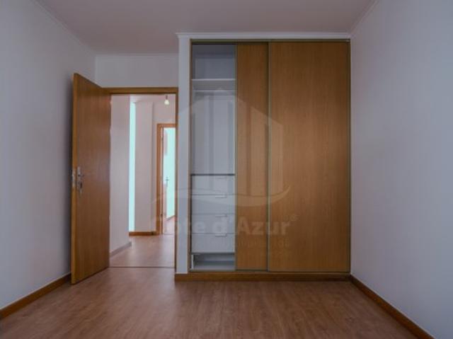 Apartamento T2 com Garagem e Vista Cidade nas Olaias, Lisboa
