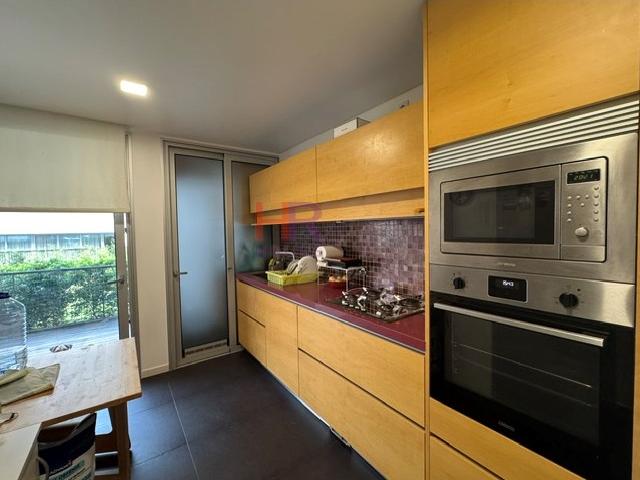 Apartamento T2 com garagem em Quinta das Nogueiras em Coimbra: Conforto, Acessos e Serviços à Porta