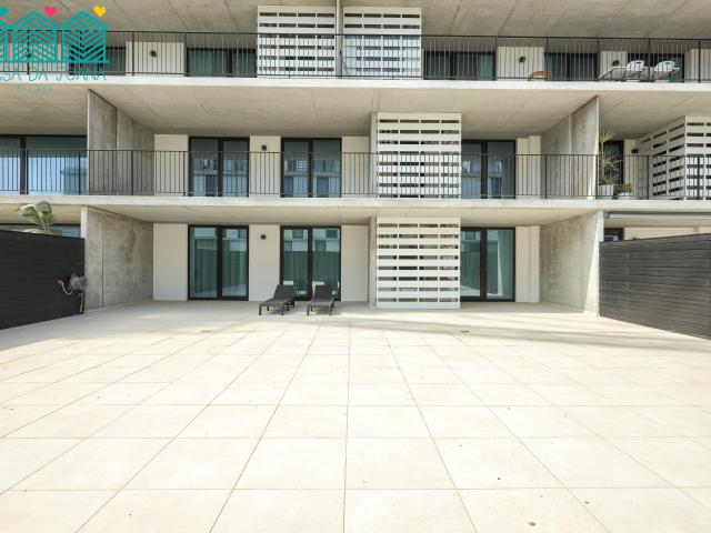 Apartamento T2 com Garagem Fechada na Praia da Barra