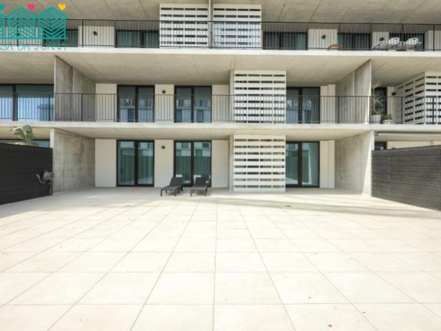 Apartamento T2 com Garagem Fechada na Praia da Barra
