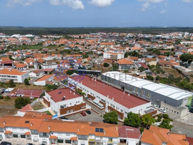 Apartamento T2 com Garagem fechada para 2 carros, Marinha Grande