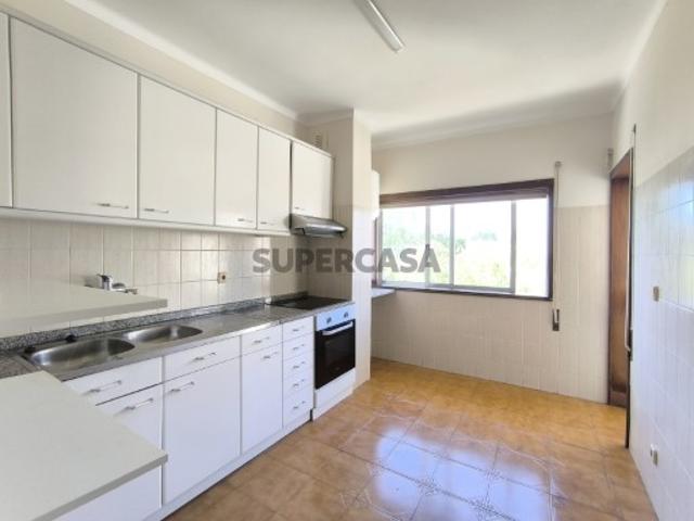 Apartamento T2 com garagem fechada para venda