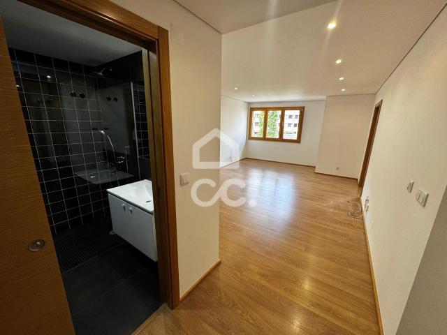 Apartamento T2 com garagem na Urbanização do Infantado Loures