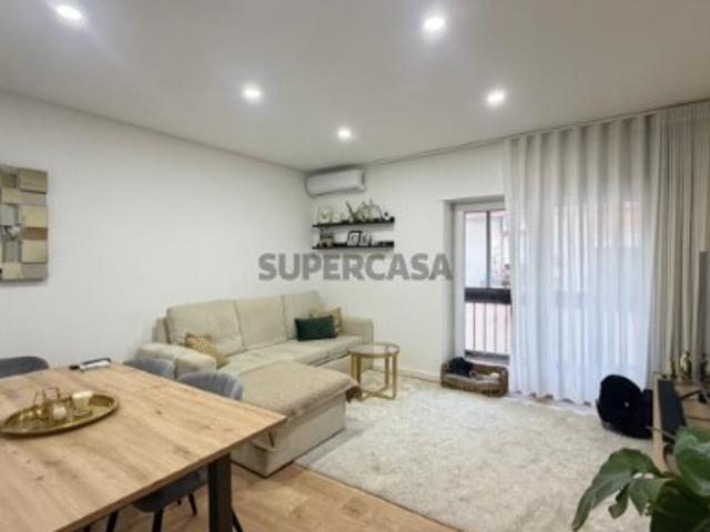 Apartamento T2 com garagem na Póvoa de Santa Iria Totalmente remodelado!