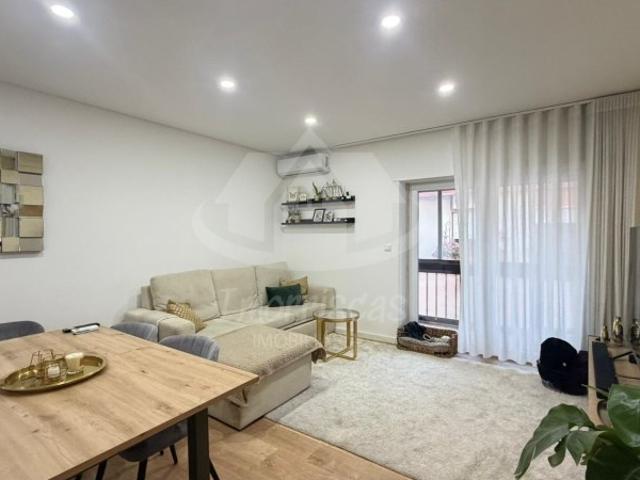 Apartamento T2 com garagem na Póvoa de Santa Iria Totalmente remodelado!