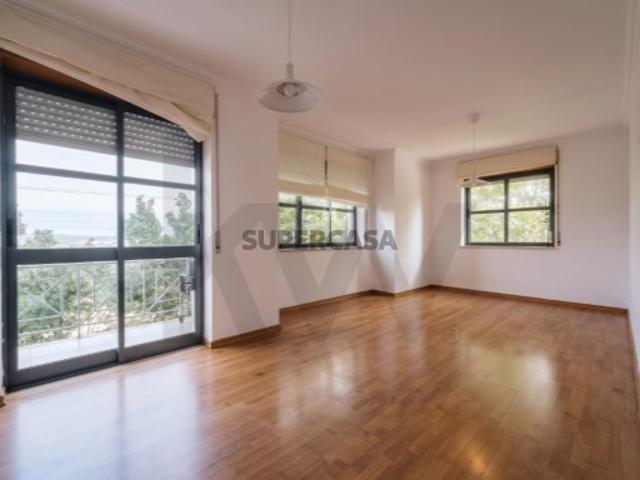 Apartamento T2 com Garagem no Centro das Caldas da Rainha
