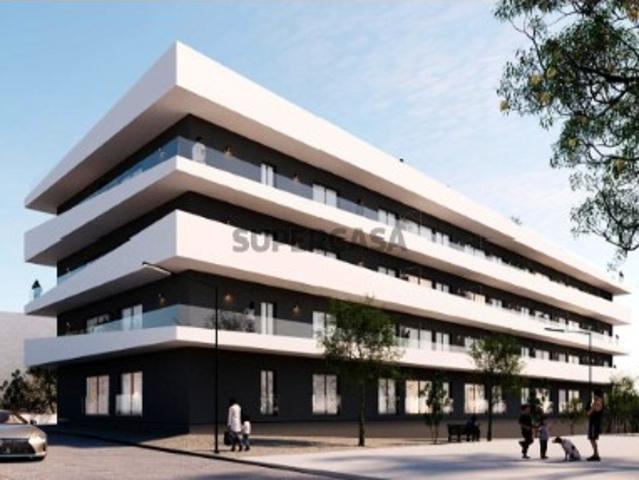 Apartamento T2 com garagem no centro de Quarteira, Algarve