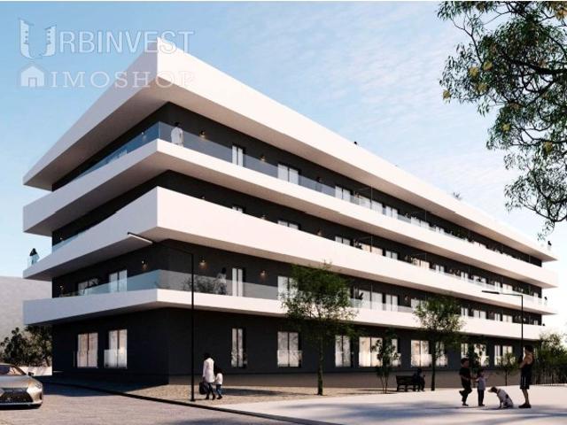 Apartamento T2 com garagem no centro de Quarteira, Algarve