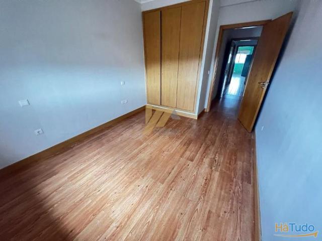 Apartamento T2 com garagem para um carro OFERTA DA ESCRITURA! | 26083632224