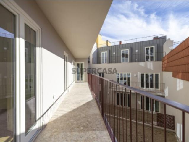 Apartamento T2 com Garagem para Venda junto à Av. da Liberdade, Lisboa