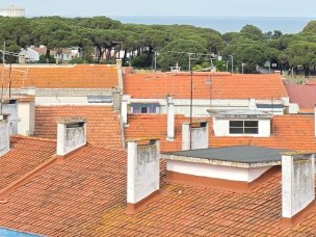 Apartamento T2 Com Dois Terraços, Laranjeiro, Almada Totalmente Remodelado