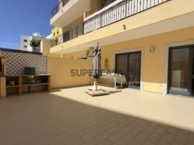 Apartamento T2 com duas varandas de áreas generosas em Quarteira, Algarve