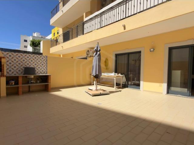 Apartamento T2 com duas varandas de áreas generosas em Quarteira, Algarve