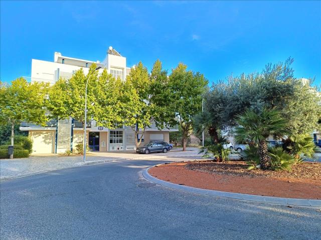 Apartamento T2 com Duas Casas de Banho e Garagem na Quinta de Betunes – Loulé