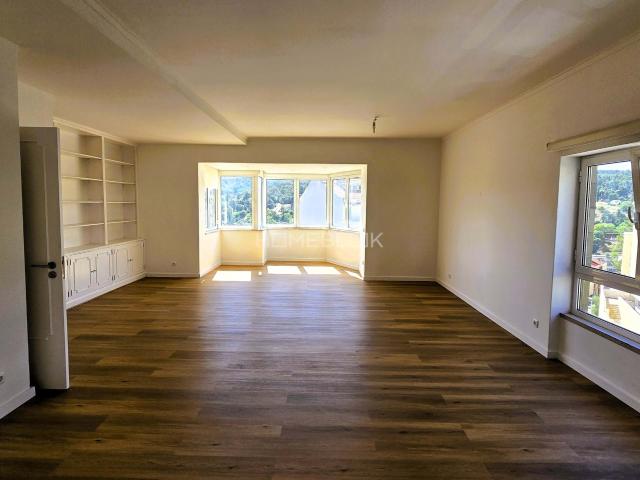 Apartamento T2 com duas casas de banho e parqueamento