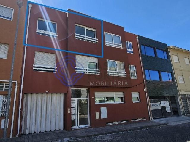 Apartamento T2, com duas frentes, 2º e último piso e duas su. 70m² Aldoar, Foz do Douro e Nevogilde