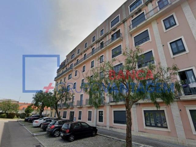 Apartamento T2 com elevador, arrumos e garagem em Oliveira do Douro