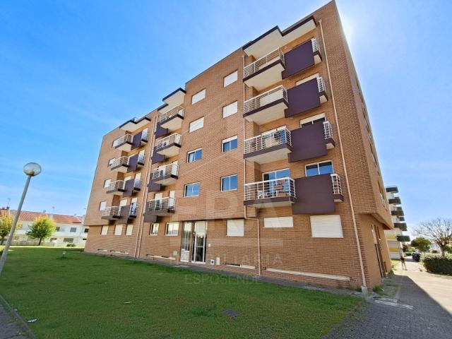 Apartamento T2, com elevador e garagem, Chafé