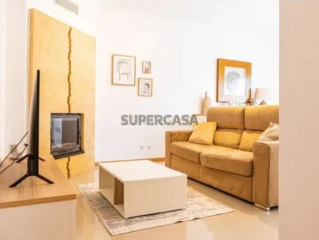 Apartamento T2 com elevador, lugar de estacionamento e arrecadação na Sobreda