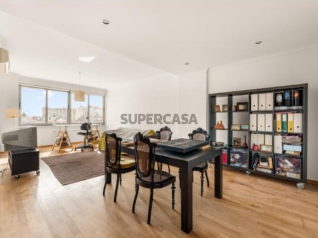 Apartamento T2 com estacionamento