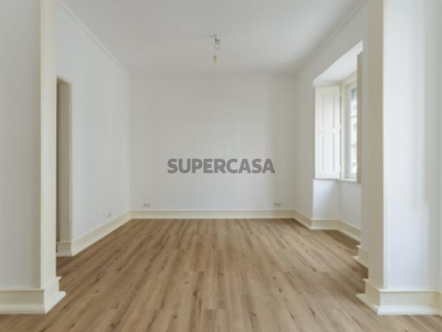 Apartamento T2 com estacionamento, Campo de Ourique, Lisboa