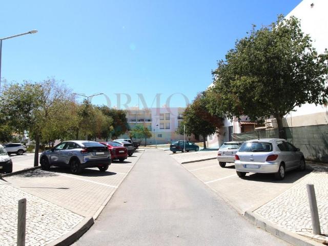 Apartamento T2 com estacionamento e arrecadação na cave, em. 85m² Moncarapacho e fuseta