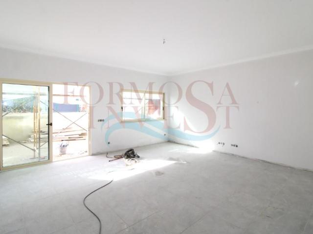 Apartamento T2 com estacionamento e arrecadação na cave, em. 85m² Moncarapacho e fuseta