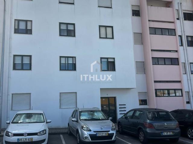 Apartamento T2 | com Sótão | Alhos Vedros Junto às piscinas municipais, Moita, Alhos Vedros