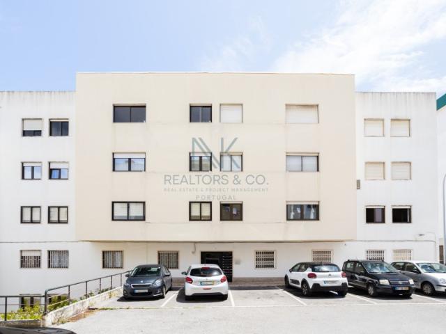 Apartamento T2, com excelente localização em Linda a Velha Oeiras