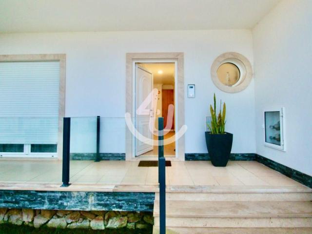 Apartamento T2, com excelentes áreas, condomínio com piscina. 0m² Tornada e Salir do Porto