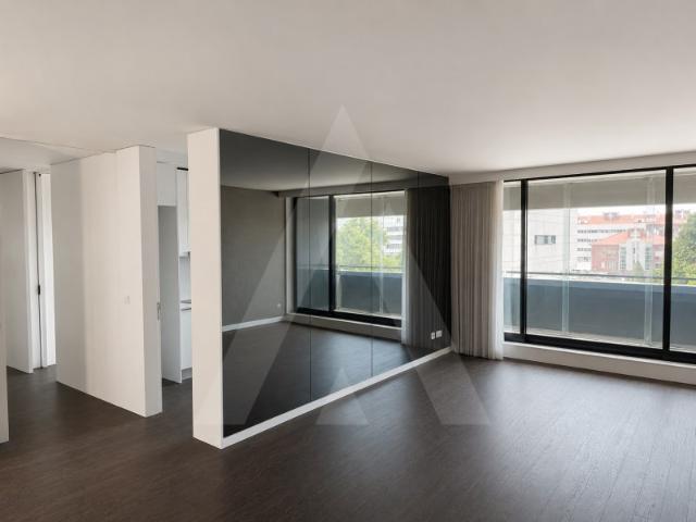 Apartamento T2 com excelentes áreas e repleto de luz natural!