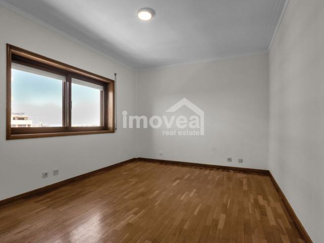 Apartamento T2 com excelentes áreas junto ao GaiaShopping