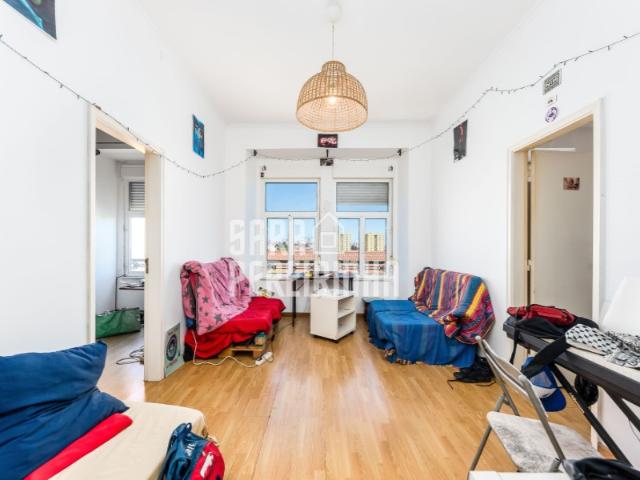 Apartamento T2 com inquilino no coração da Graça, Lisboa