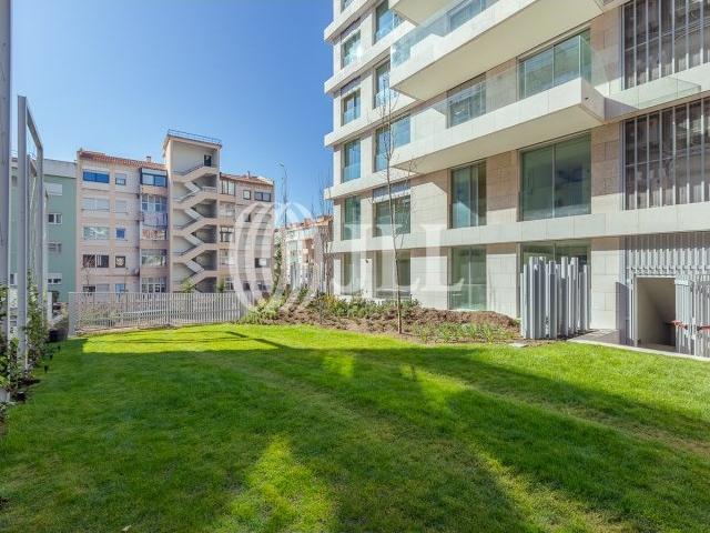 Apartamento T2 com jardim e garagem, nas Amoreiras, Lisboa