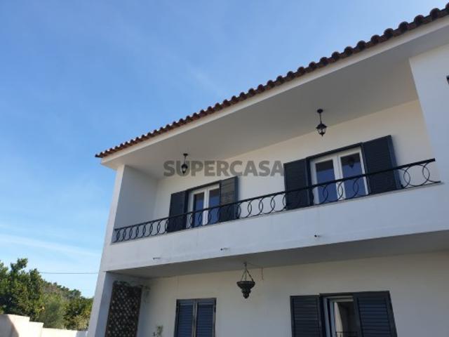 Apartamento T2 com Jardim e Garagem no Murtal Excelente Potencial | São Pedro do Estoril