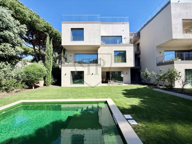 Apartamento T2 com Jardim e Piscina no Condomínio Privado na Quinta da Marinha, Cascais